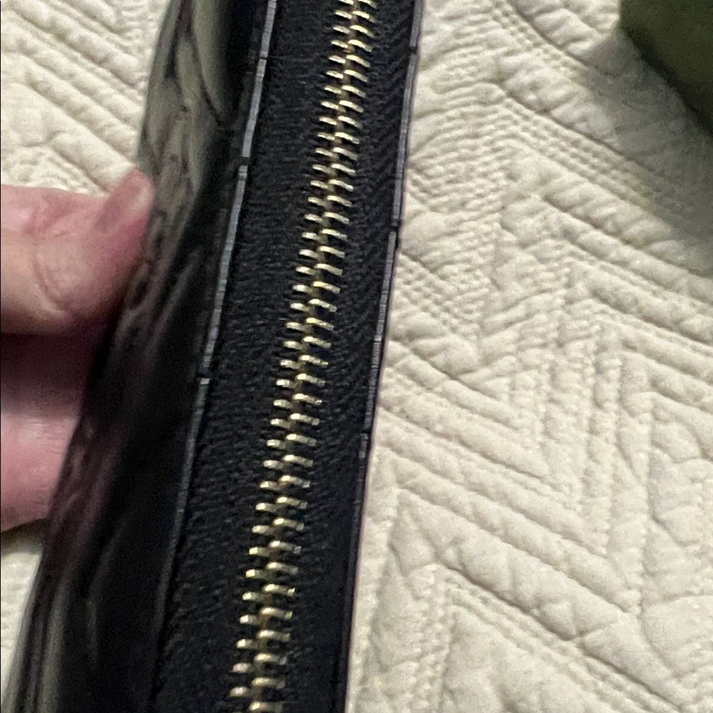Gucci Black Quilted Leather Zip-Around Wallet with Gold Double G Hardware - Picture 6 of 16
